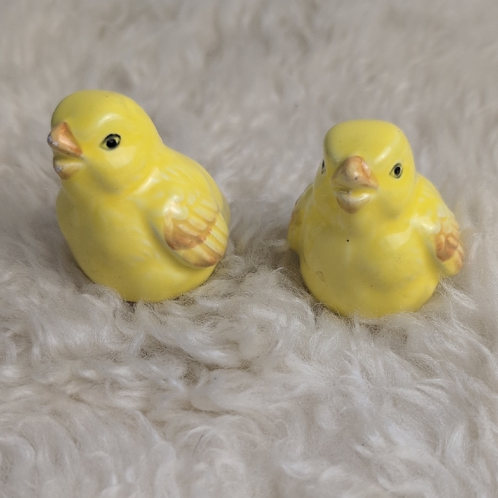 BUNDLE OF 2 MINI  VINTAGE SALT AND PEPPER SHAKER